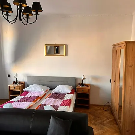 Main Square 18 View 1 Appartement