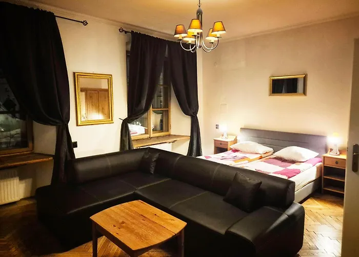 Main Square 18 View 1 * קרקוב